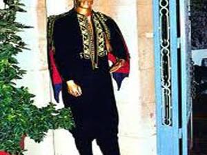 عريس لبناني باللباس التقليدي ذابل..