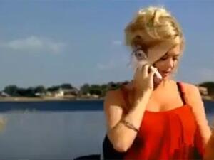 مندمجة في الثرثة على الاخر