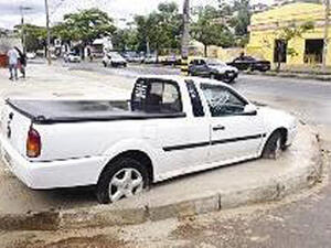 الشاحنة منغرزة