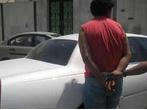 اللص اثناء القبض عليه- سبق