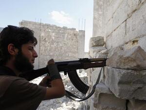 مقاتل من الجيش الحر في منطقة كرم الجبل في حلب