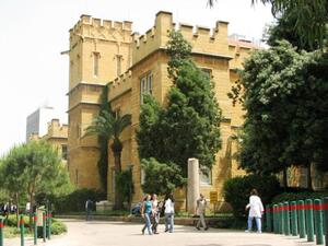 يهدف المعرض إلى إيجاد فرصة للتلاقي بين أصحاب العمل والطلاب يهدف المعرض إلى إيجاد فرصة للتلاقي بين أصحاب العمل والطلاب