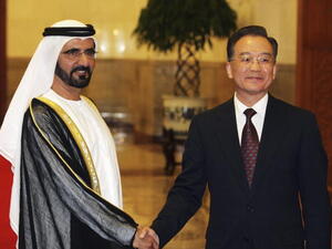 Chinese Premier Wen Jiabao (R) welcomes the Prime Minister and Vice President of the United Arab Emirates, Sheikh Mohammed bin Rashid Al Maktoum to China. (Photo by Getty Images)
