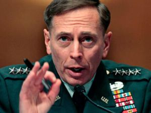 خيانة زوجية تطيح بـ بتريوس  