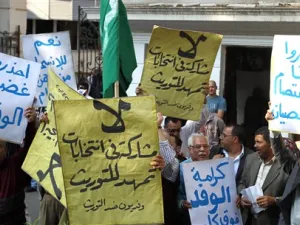 مرشحو الرئاسة في مصر يطالبون بانتخابات رئاسية مبكرة  