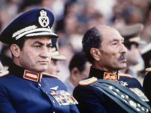 Behind these two former Egyptian presidents were two very public first ladies. (Image source: "newshopper.sulekha.com")