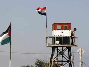 Egyptian soldier stands on top of a watch tower on the Egyptian side of the border wit the Gaza Strip, on July 5, 2013 (AFP/File)