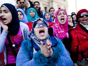 مرسي يطمئن الاقباط والنساء 