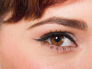 3 طرق للحصول على حواجب جذّابة مع إطلالة طبيعيّة