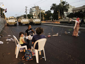 Egyptian army APCs are stationed outside the presidential palace as opponents of ousted president Mohamed Morsi gather to break their fast with the iftar meal in Cairo (Source: AFP/GIANLUIGI GUERCIA)