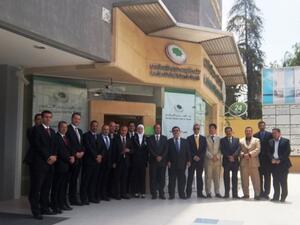 صورة جماعية لرئيس مجلس إدارة بنك الأردن دبي الإسلامي سالم الخزاعلة ورئيسه التنفيذي، سامي الأفغاني بالإضافة إلى بعض أعضاء مجلس الإدارة، والإدارة العليا في البنك