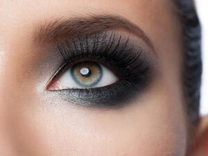 5 نصائح بسيطة لرموش جذّابة