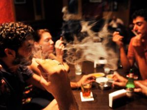 The Lebanese keep it shrewd this Christmas, keeping their fumes and fun within reach. (Image source: Johayna Khaldieh, Assafir) 