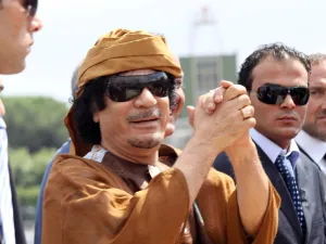 القذافي ظهر بمدرسة بالعاصمة 
