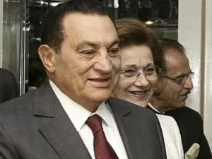 حسني مبارك وزوجته سوزان