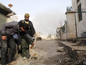 ارشيف/ مقاتلان من المعارضة السورية في حلب