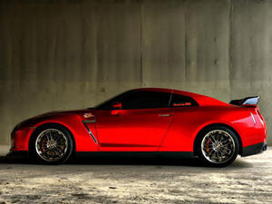 Nissan's chief executive Carlos Ghosn had earlier said that he wants the company to be the first to sell self-driving cars. 