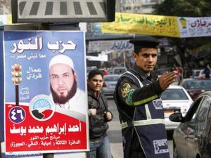 يطالبون العسكري بتسليم السلطة