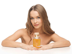 استفيدي من زيت الحية لتنعيم وتطويل شعرك