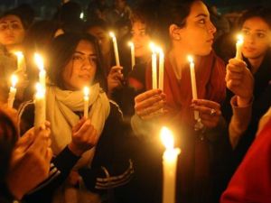 Pakistani civil society activists hold lit candles as they march in tribute to slain governor Punjab province Salman Taseer during a rally in Lahore on January 7, 2011. 