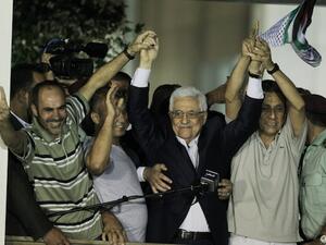 Palestinian President Mahmoud Abbas delivers a speech to released Palestinian prisoners, at his headquarters in the West Bank city of Ramallah, August 14, 2013. (AFP)