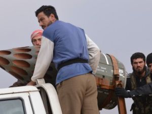 مقاتلون من المعارضة يستولون على اسلحة ثقيلة من الجيش النظامي/أ.ف.ب