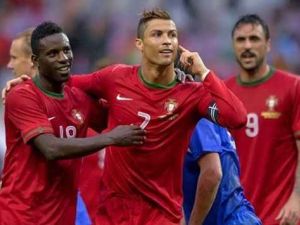 رونالدو يحتفل بالهدف