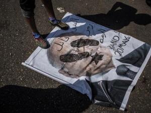 Demonstrators show how they feel about Ahmed Shafiq, Mubarak's former prime minister