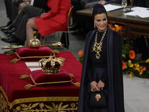 Sheikha Mozah arrives to attend the inauguration of King Willem-Alexander at Nieuwe Kerk on April 30. (Getty images)