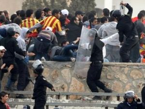 فرنسا توقف شحنة اجهزة مكافحة الشغب 