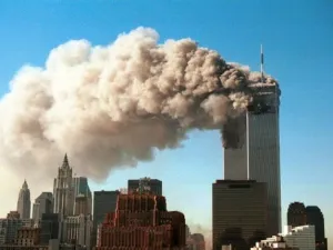 سيقف الاميركيون دقائق صمت في الاوقات التي صدمت فيها الطائرتان برجي مركز التجارة