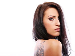 5 طرق لإزالة الوشم عن البشرة