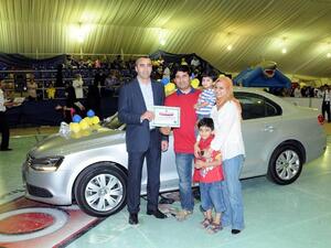 The winner with his family receiving the prize from Khalid Zebib