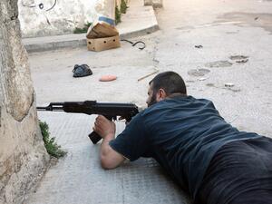 A fighter takes position in the al-Qobee neighborhood of the city of Tripoli, Lebanon on Monday. AFP Photo
