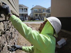 تراجع نسبة البطالة في الجزائر منذ سنة 2000 لاسيما في أوساط الشباب حيث انخفضت بأكثر من النصف في مدة زمنية لا تتعدى 11 سنة  تراجع نسبة البطالة في الجزائر منذ سنة 2000 لاسيما في أوساط الشباب حيث انخفضت بأكثر من النصف في مدة زمنية لا تتعدى 11 سنة