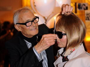 The man with the golden fingers, Vidal Sassoon sizes up his hair client 