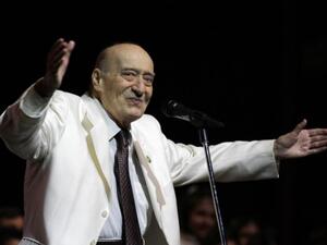 A picture taken on October 27, 2010 shows Lebanese singer Wadih al-Safi acknowledging the audience during a concert at the Opera House in the Syrian capital, Damascus. (AFP/File)