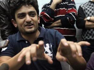 وائل غنيم يتحدث الى الصحفيين بعيد الافراج عنه/أ.ف.ب