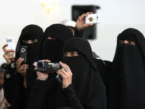 السعودية تعيد فتح القسم القنصلي بسفارتها باليمن