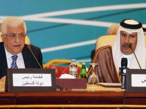 الرئيس الفلسطيني ورئيس الوزراء القطري خلال الاجتماع