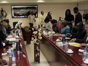 كانج كيونج وا نائبة مفوض حقوق الانسان بالامم المتحدة تشارك في اجتماع في الخرطوم مع مسؤولين من وزارة العدل السودانية بعد زيارتها الى أبيي وجنوب كردفان ودارفور 