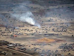 احتراق منزل في منطقة ابيي السودانية المتنازع عليها بين الشمال والجنو
