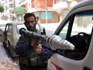 ارشيف/ مقاتل من المعارضة في مدينة حلب