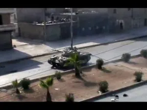 دبابة للجيش السوري في شوارع حلب 
