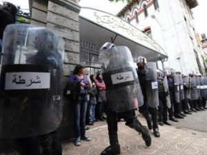 عناصر من شرطة مكافحة الشغب الجزائري
