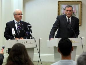 الجزائر: عائلة القذافي لا تشكل خطرا 