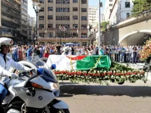 الشاذلي بن جديد يوارى الثرى في جنازة رسمية  