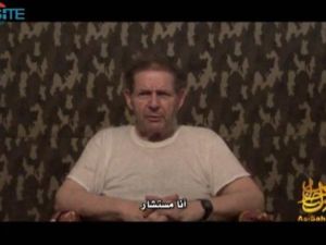 رهينة اميركية لدى القاعدة يناشد نتانياهو التدخل للافراج عنه 