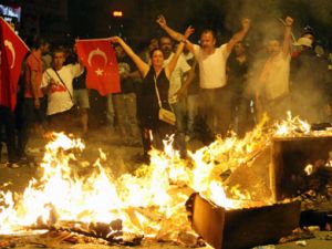 متظاهرون مناهضون للحكومة في انقرة 