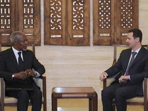 الرئيس السوري بشار الاسد خلال لقائه مع مبعوث الامم المتحدة والجامعة العربية كوفي عنان في دمشق يوم السبت 
